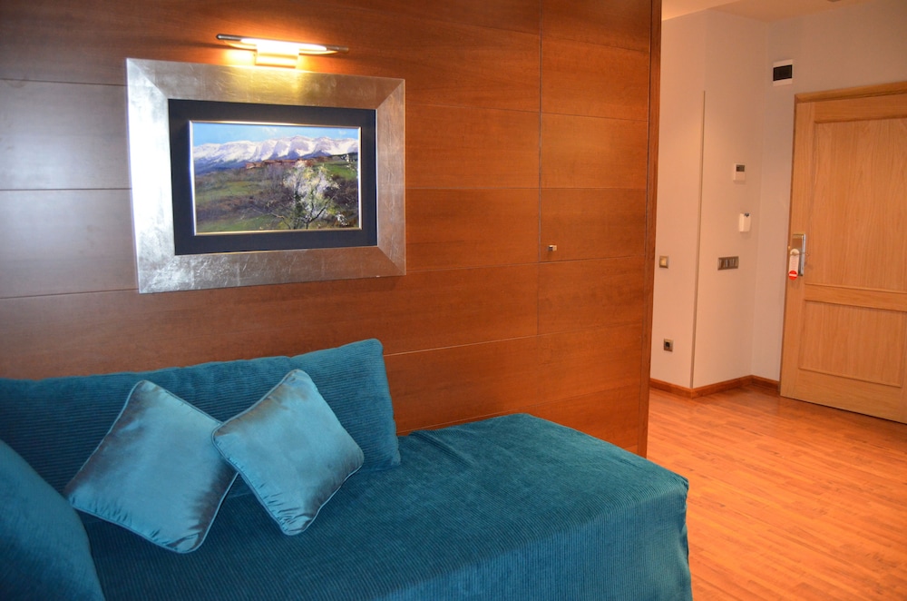 Family Room - Photo 6