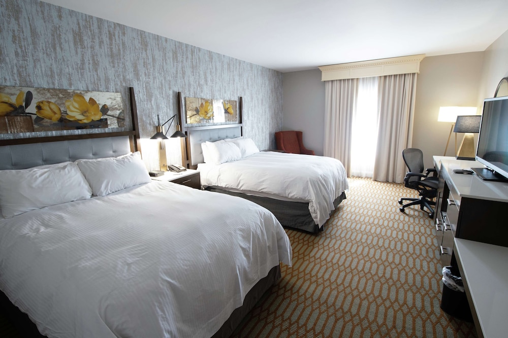 Classic Room, 2 Queen Beds, Accessible (Hearing/Roll-In Shower) - Photo 6