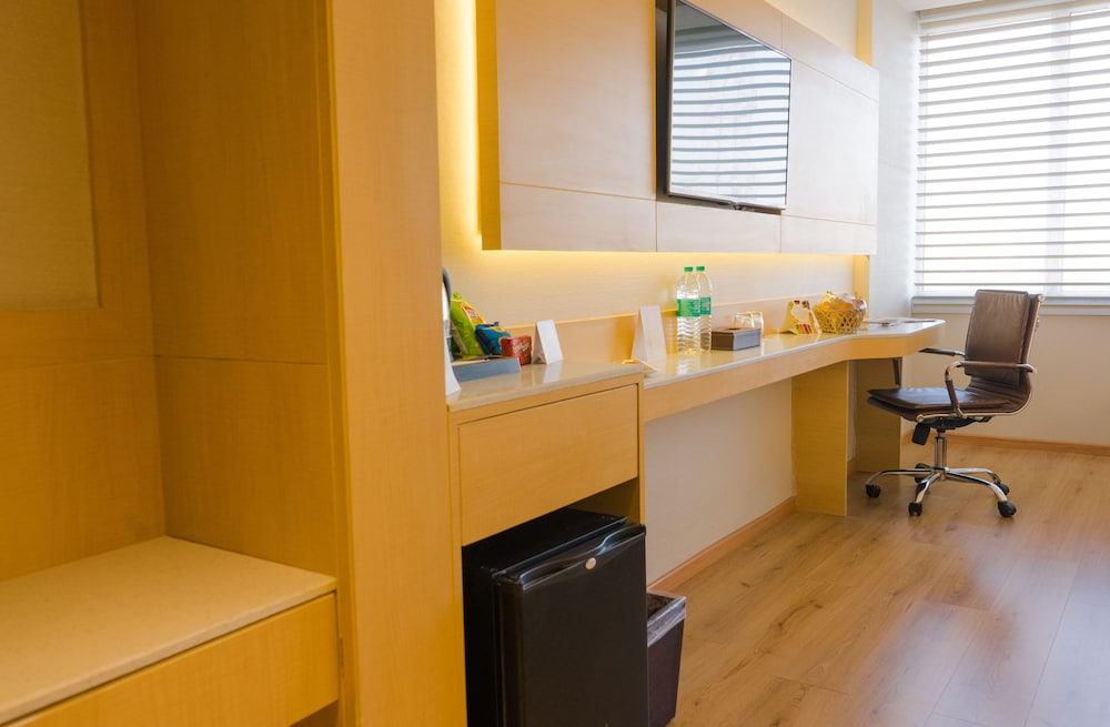 Standard one twin or two single beds, City View Tower photo 2
