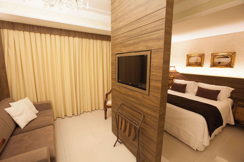 Suite, 1 Queen Bed, Balcony, Oceanfront - Photo 7