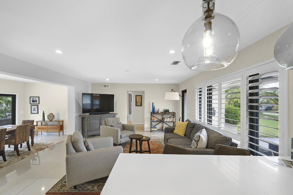 Relax in Luxury - 3 Bed 2 Bath Oasis With Pool, Foto 28