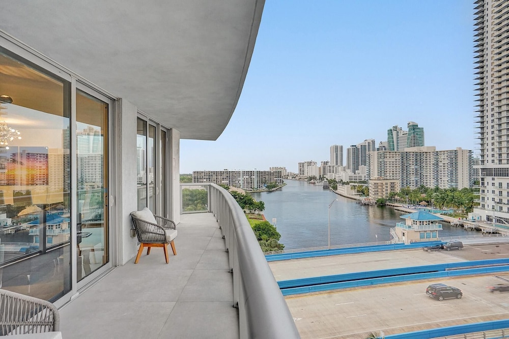 Luxury Apartment photo 2