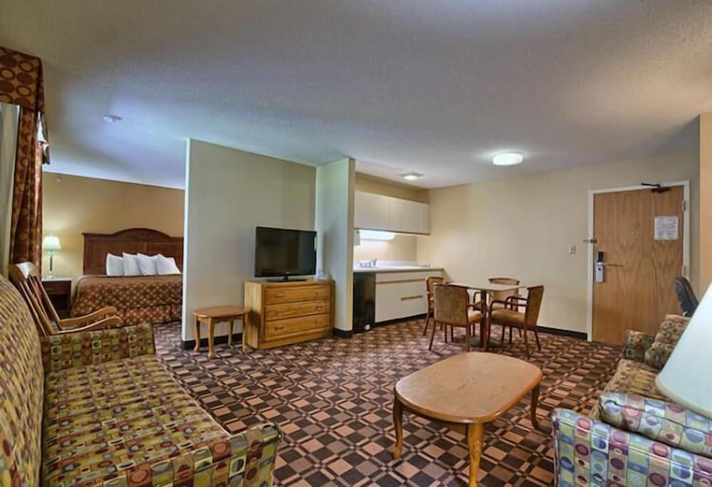 King Bed with two sofa beds and kitchenette photo 1