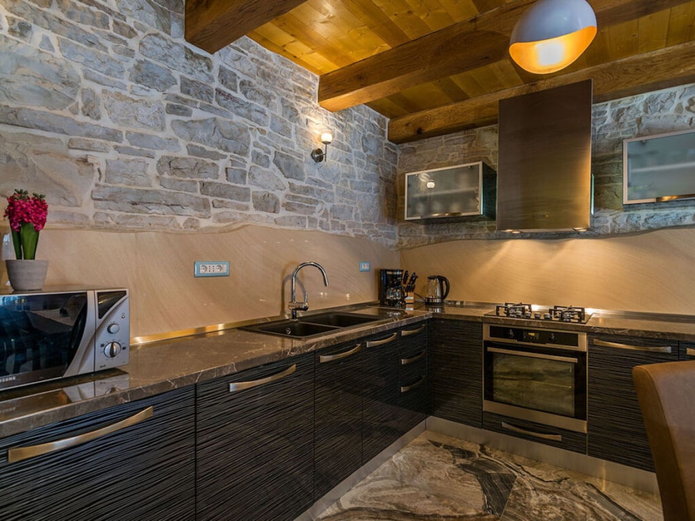Villa photo 3