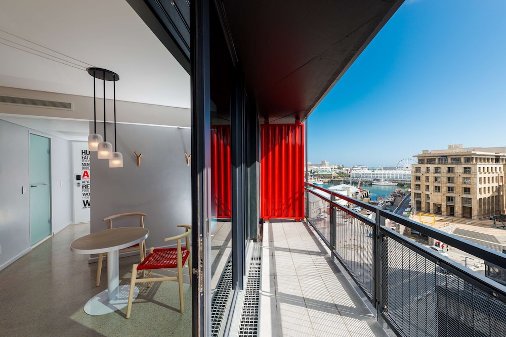 Junior Suite, Balcony (V&A Waterfront View) photo 3