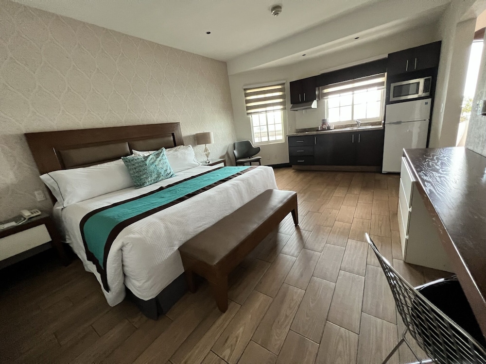 Classic Suite, 1 King Bed, Kitchenette