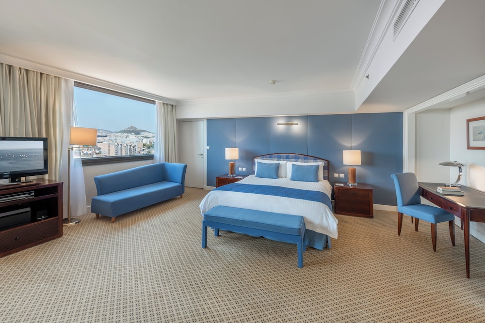 Club Suite, 1 King Bed, Club Lounge Access (Acropolis View) photo 3