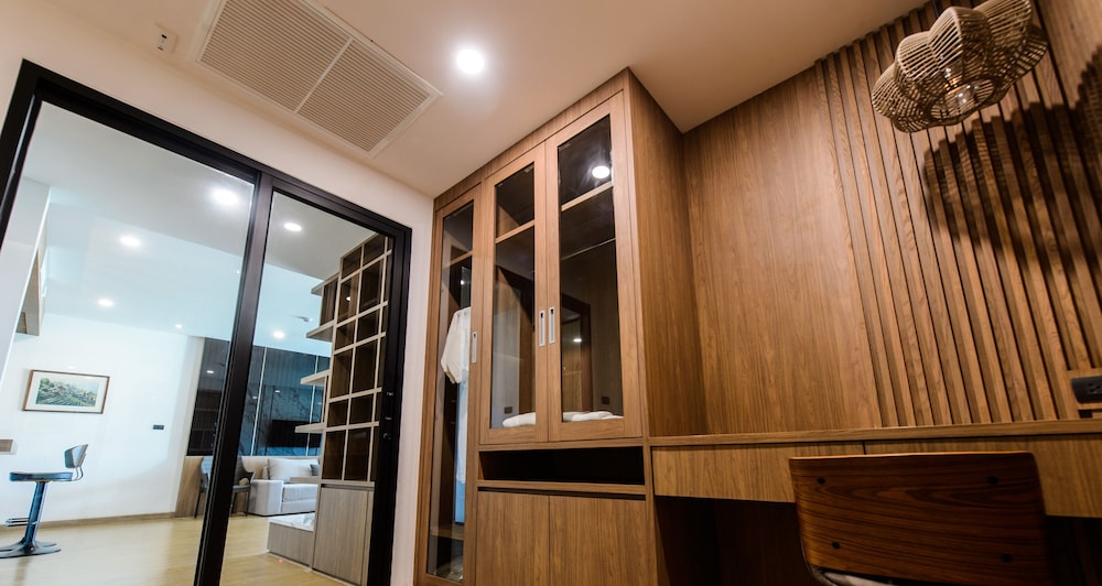 Penthouse Jacuzzi Suite - Photo 2