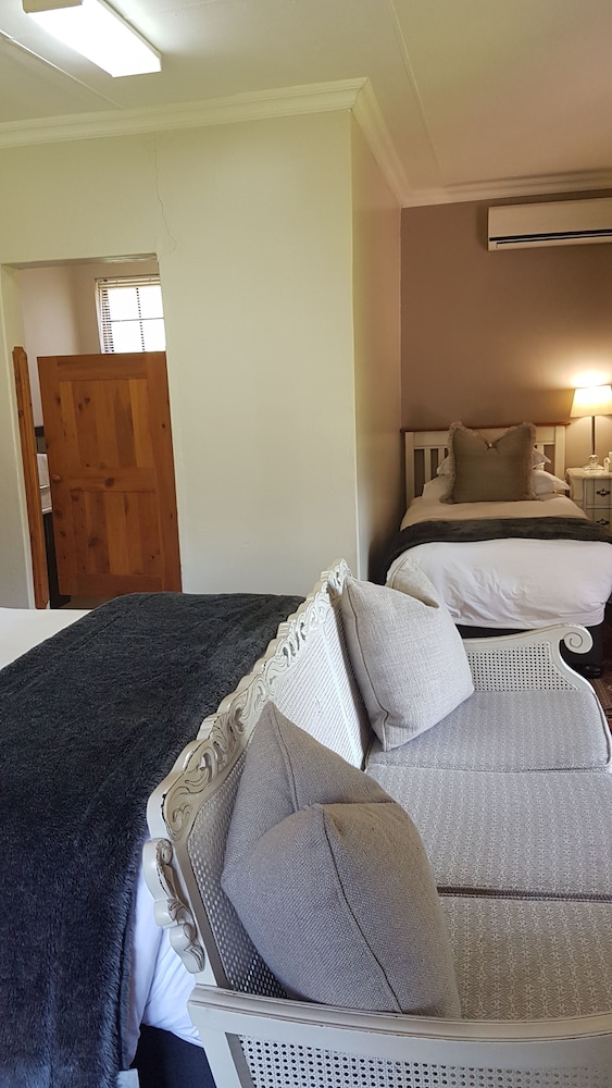 Classic Twin Room photo 2