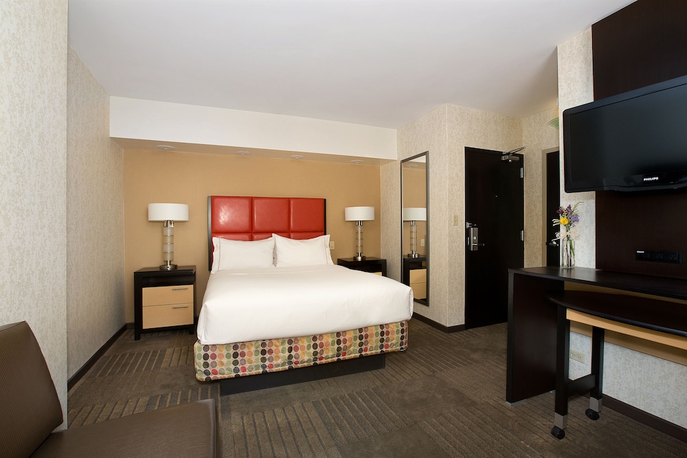 Standard Room, 1 Queen Bed with Sofa bed, City View photo 1