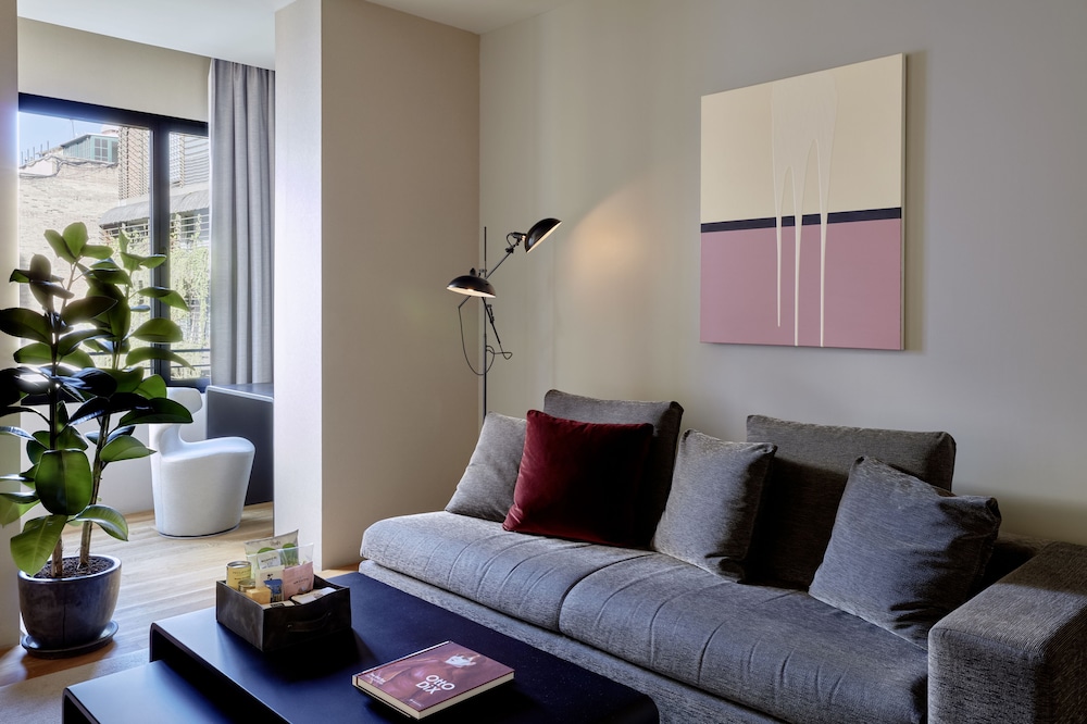 Grand Room (Sir Grand)