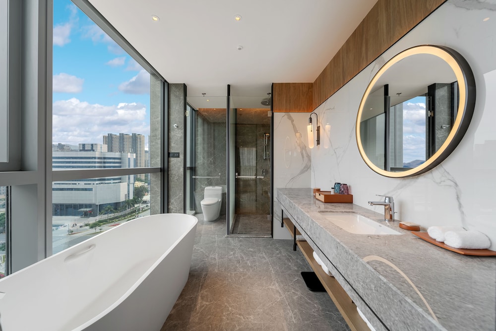 Room, 1 King Bed, Smoking, City View - Photo 4