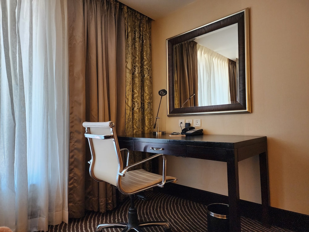 Deluxe Suite, 1 Bedroom - Photo 7