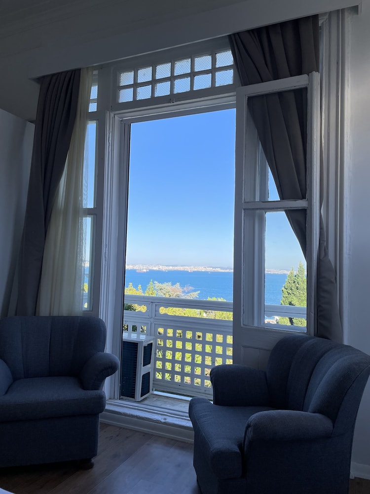 Deniz Manzarali Fransiz Balkonlu Oda - Photo 2