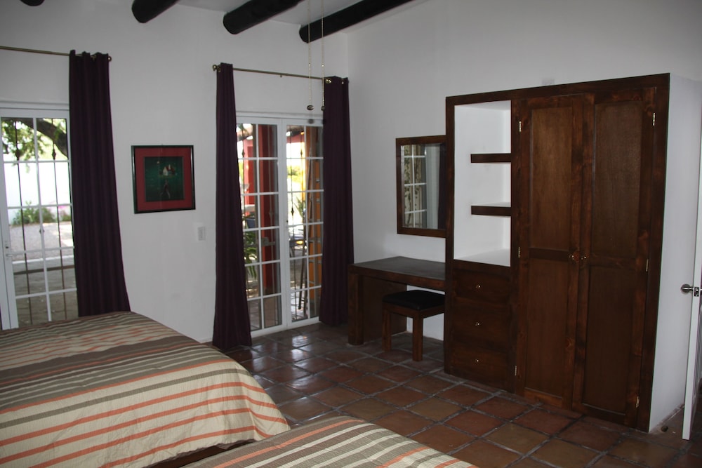 Standard Room, 2 Queen Beds, Garden View photo 1