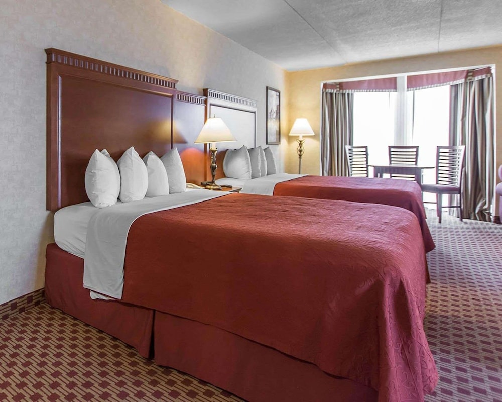 Suite, 2 Queen Beds, Non Smoking (Upgrade) - Photo 1