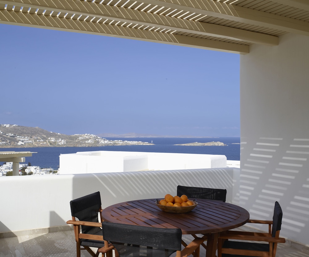 Vencia 3-Bedroom Villa - Photo 16