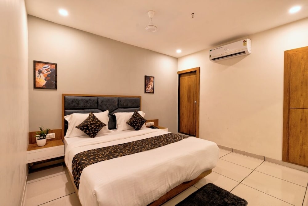 Deluxe Room - Photo 7
