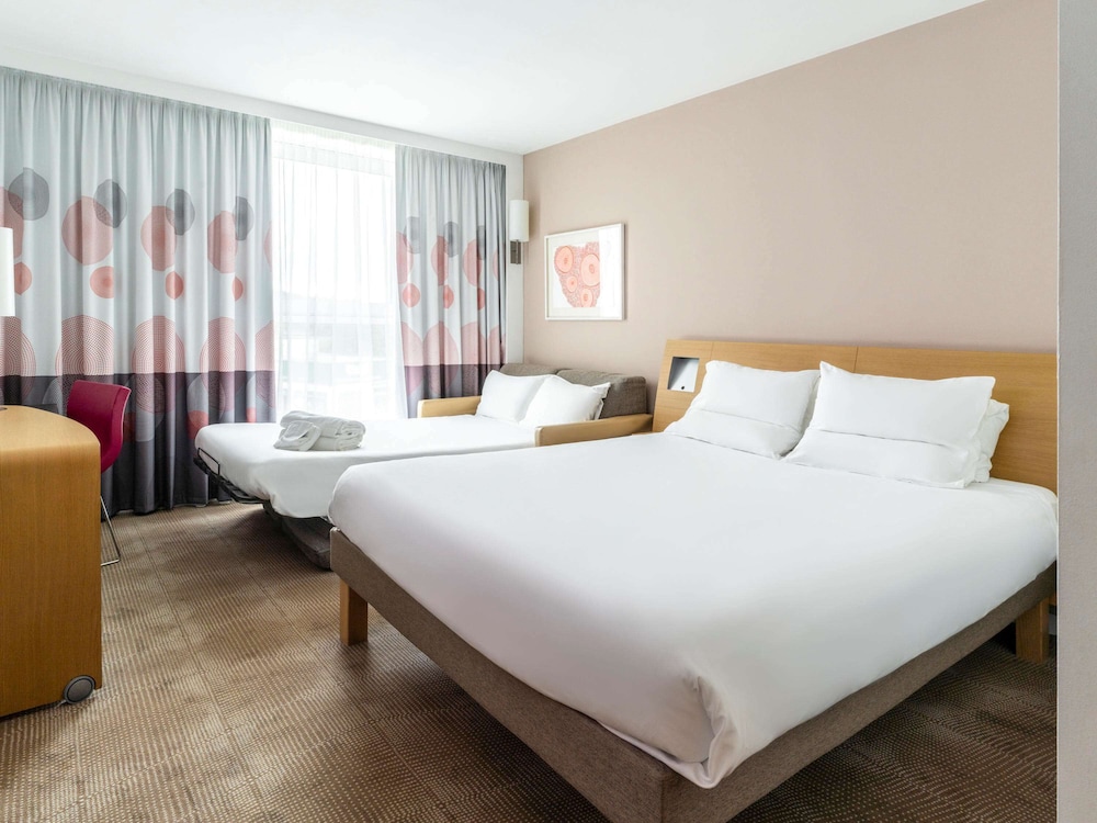 Deluxe Room, 1 Queen Bed with Sofa bed (Superior) photo 2