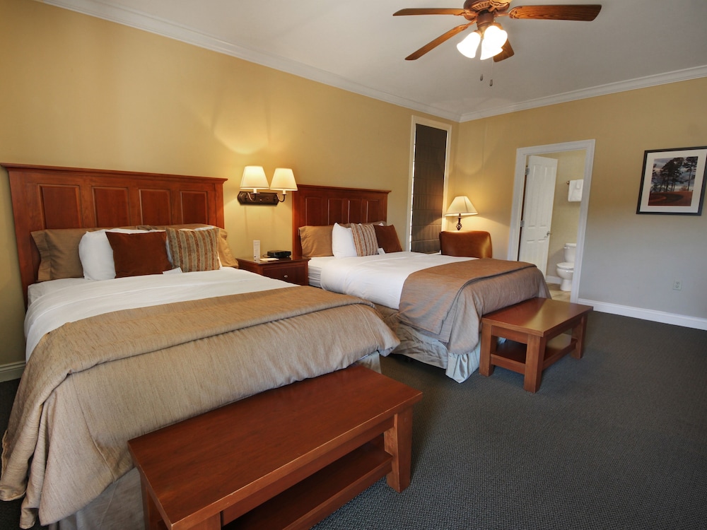 Standard Quadruple Room, Ensuite (303 Veranda Queen) - Photo 1