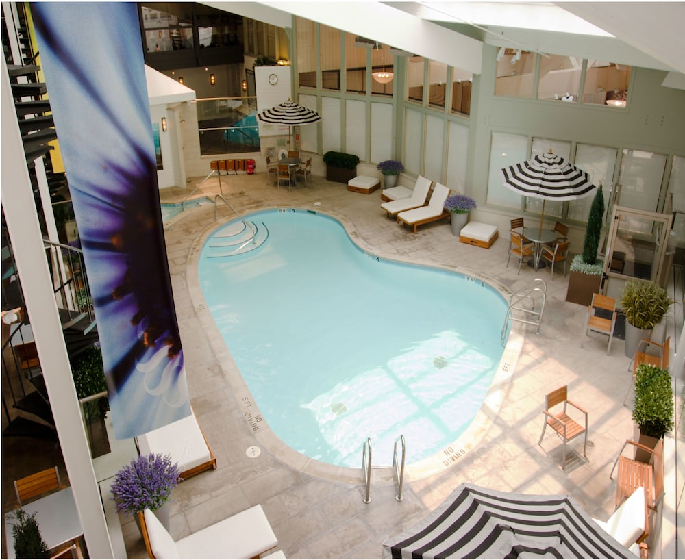 Deluxe Room, 1 King Bed, Pool View - Photo 5