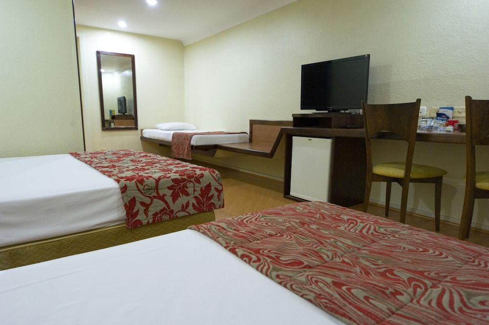 Standard Triple Room, Multiple Beds - Photo 2