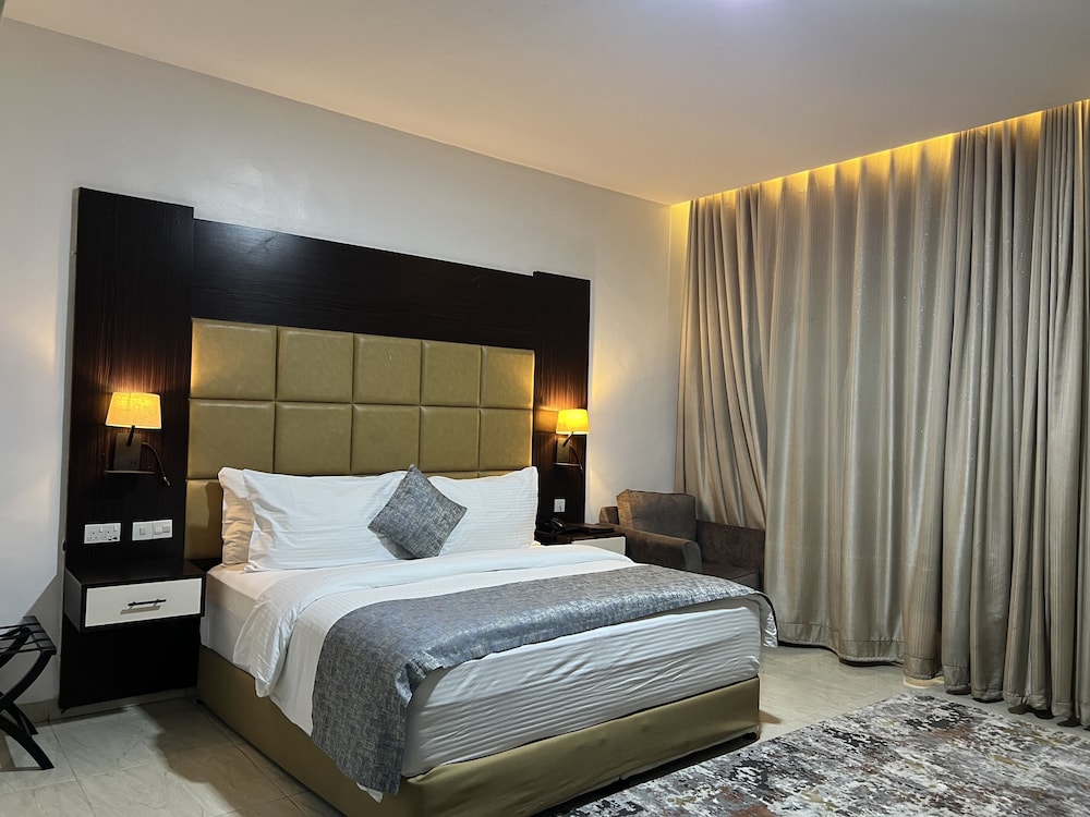 Family Room, 2 Bedrooms photo 1