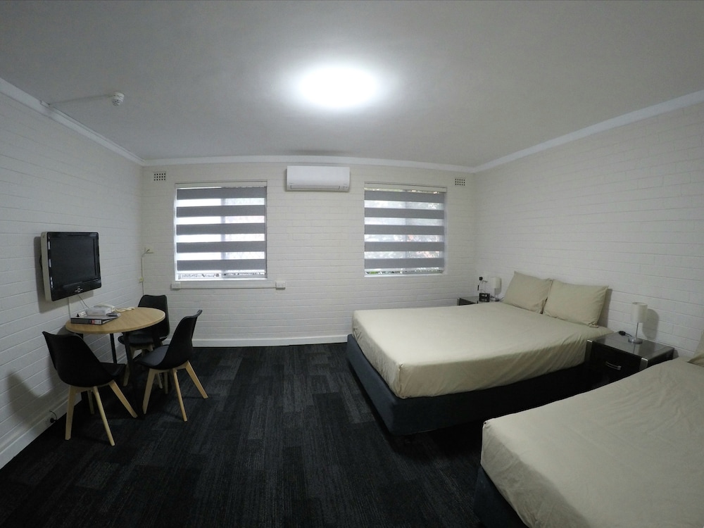 Executive Studio, 1 Queen Bed photo 2