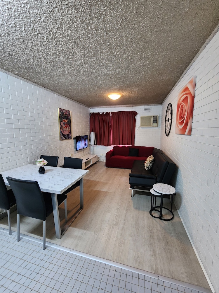 Two Bedroom Apartment Queen and Twin - Photo 16