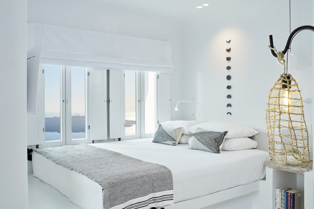 Honeymoon Suite with Outdoor Jetted Tub - Photo 1