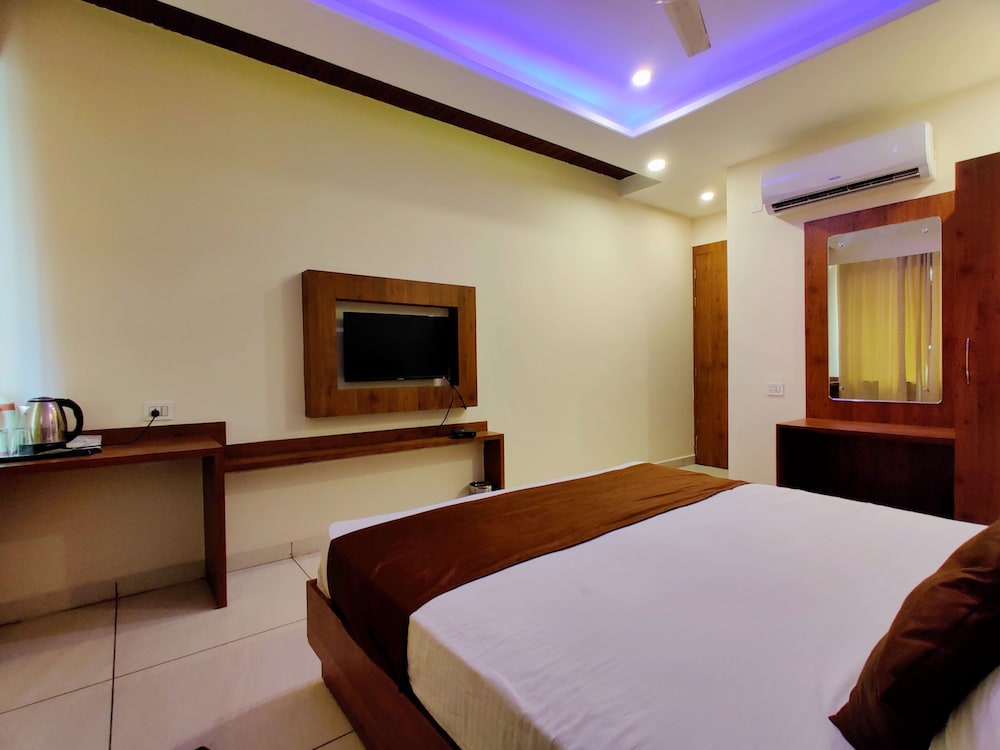 Deluxe Room - Photo 5