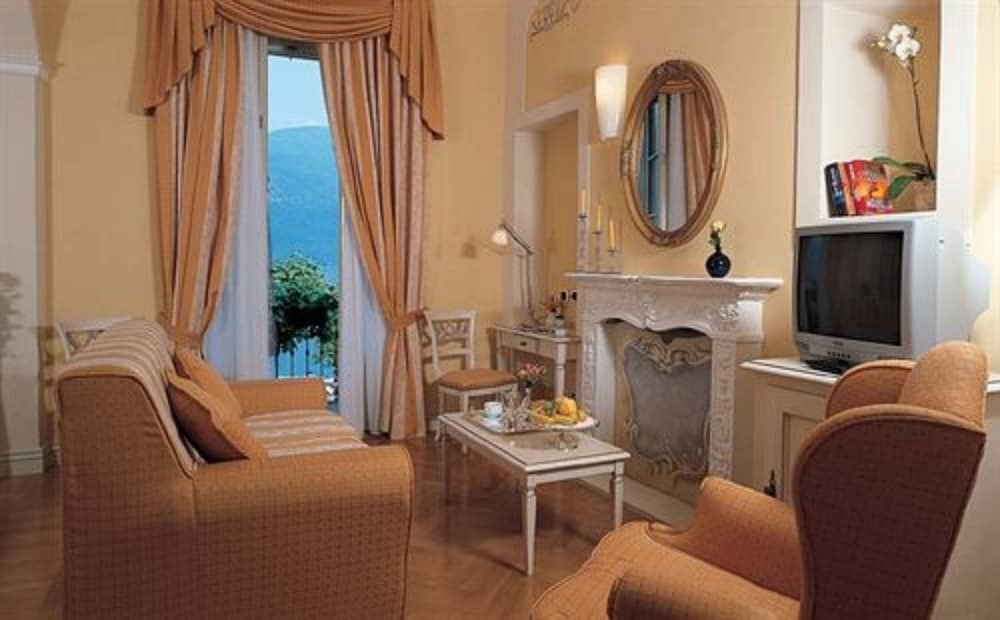 Suite, Lake View