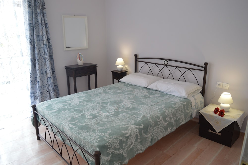 Family Apartment, Multiple Bedrooms, Garden View, Beachside photo 1