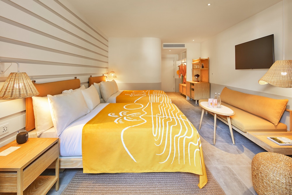 Standard Room, 2 Double Beds - Photo 5