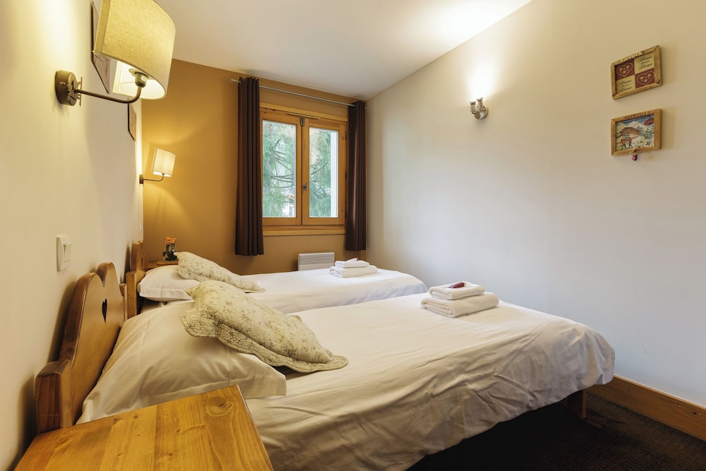 Family Apartment, Multiple Bedrooms (Vallorcine Balme 02 ski in / ski out) photo 2