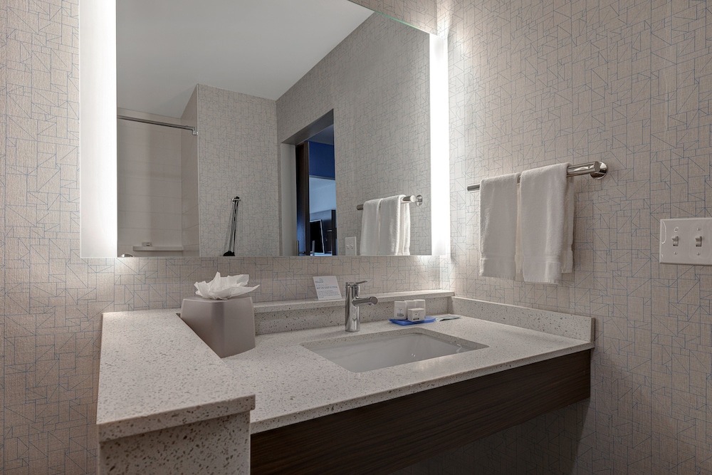 Suite, Multiple Beds - Photo 10