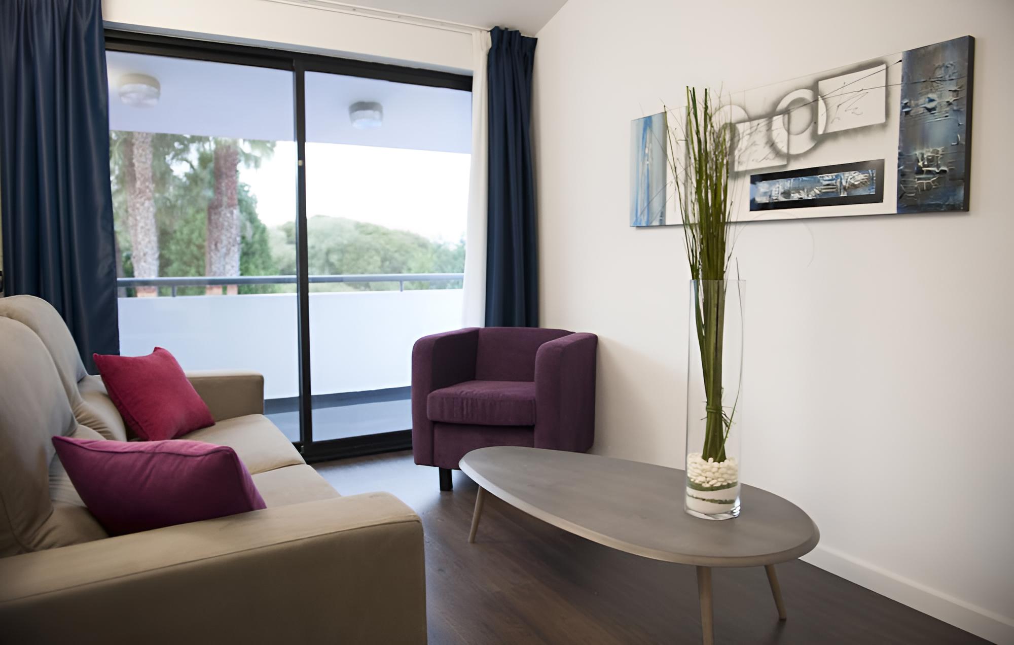 Triple Room (2 Adults + 1 Child) photo 1