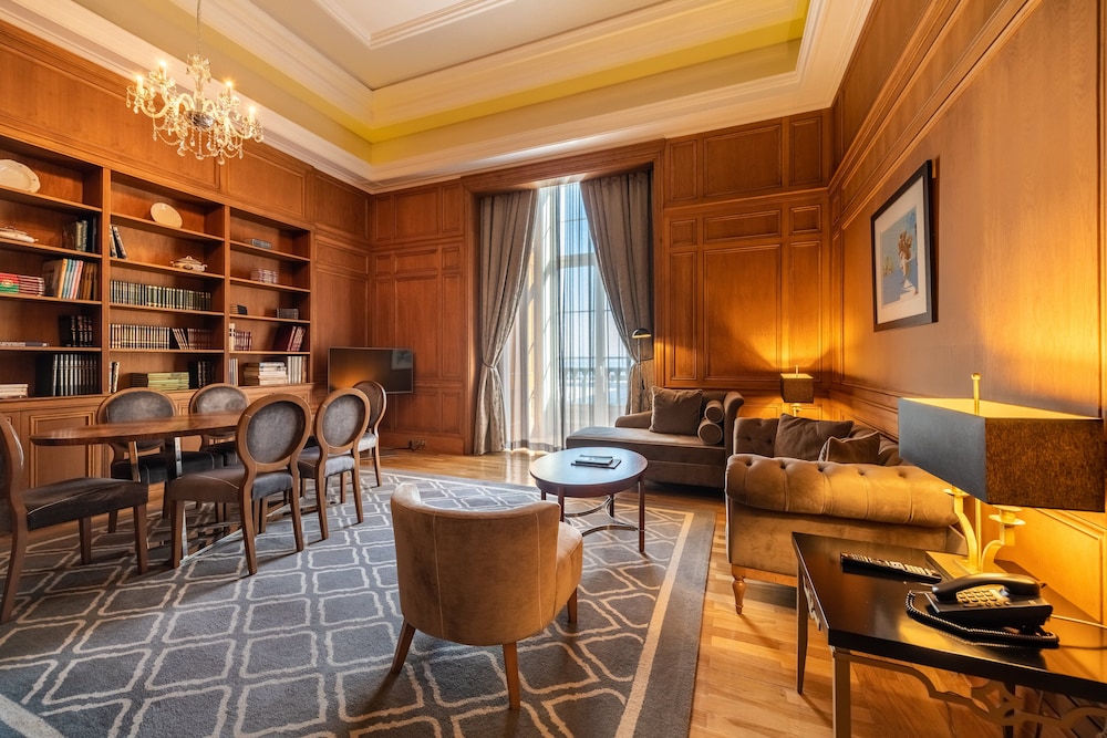 Presidential Suite (King Size Bed)