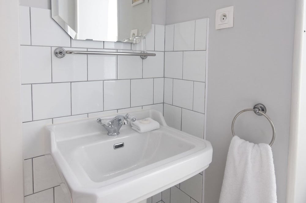 Deluxe Double Room, 1 Queen Bed, Non Smoking photo 3