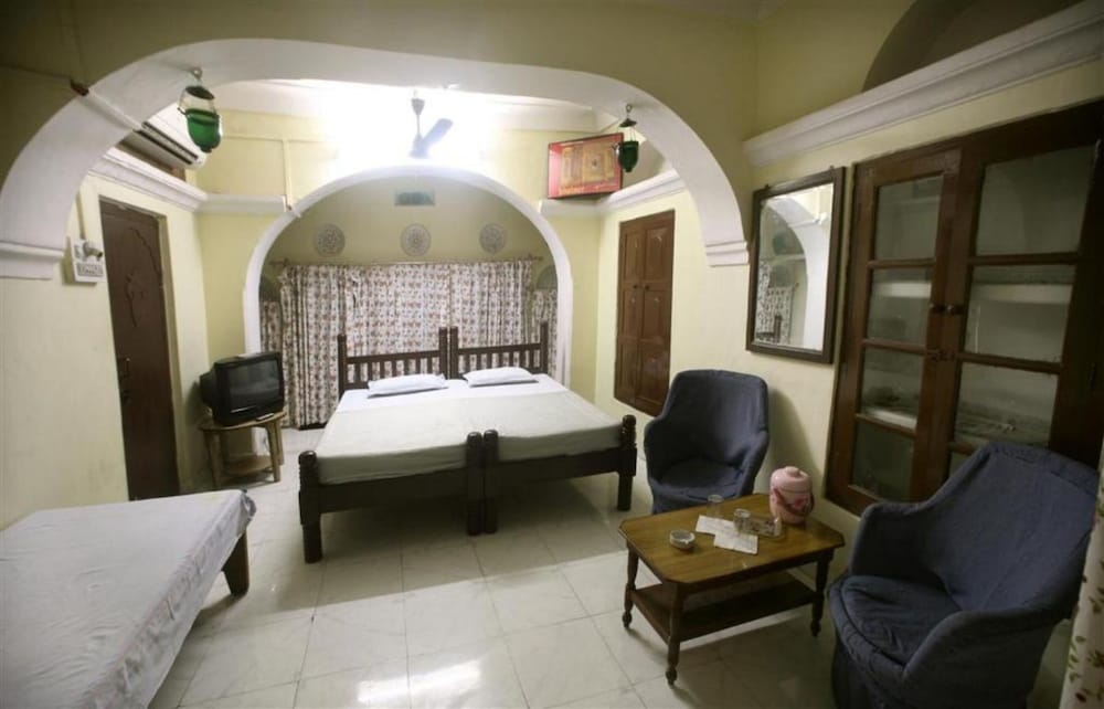 Deluxe Room - Photo 5