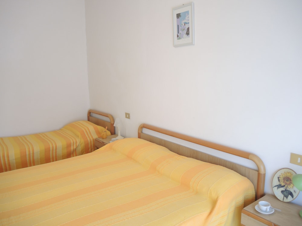 Condo, Multiple Beds (Tonin 028_3P_B*__ST)
