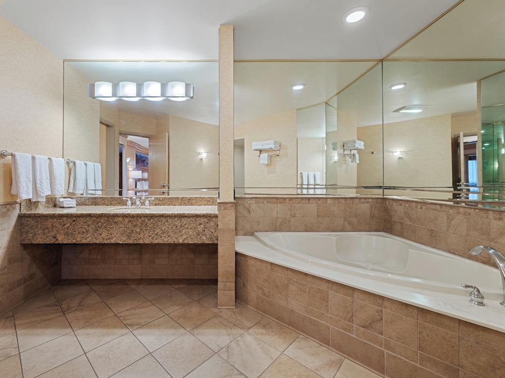 Suite, 1 Bedroom - Photo 5