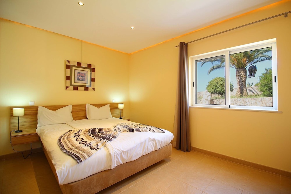 Apartment, 2 Bedrooms, Ground Floor photo 3