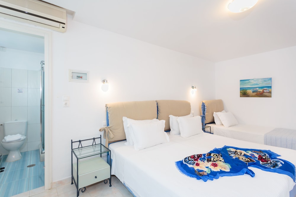 Standard Triple Room - Photo 2