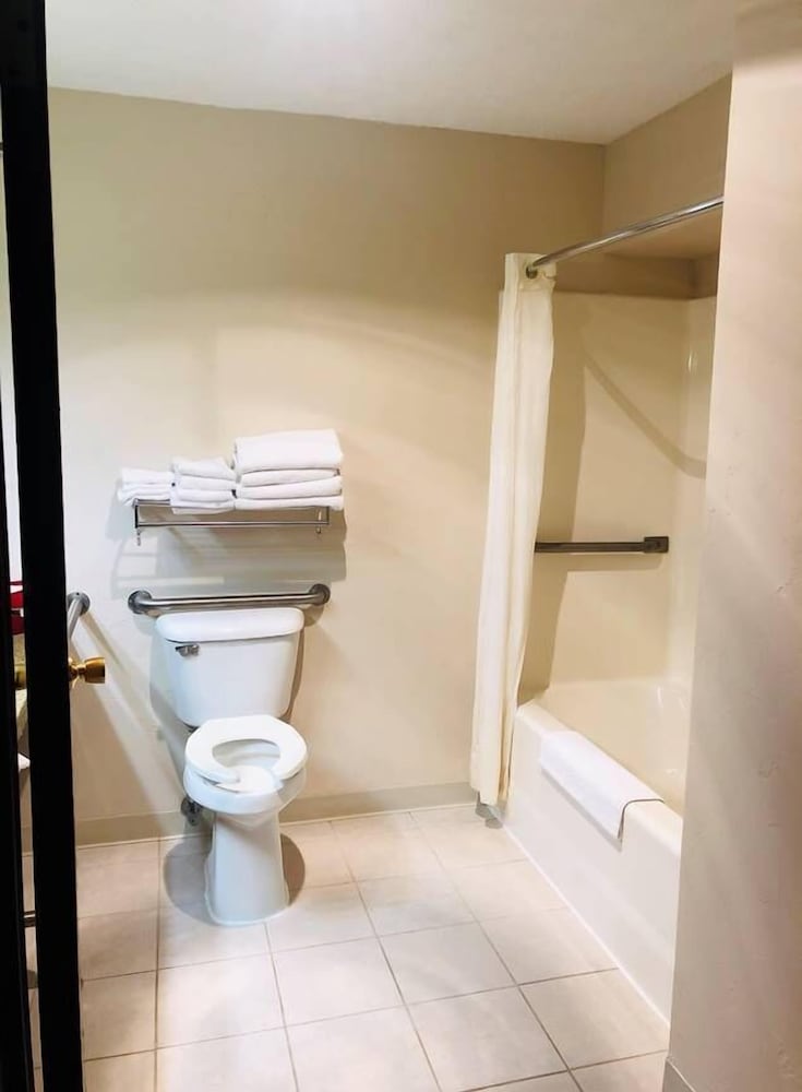 Room, 1 King Bed, Accessible, Non Smoking - Photo 3