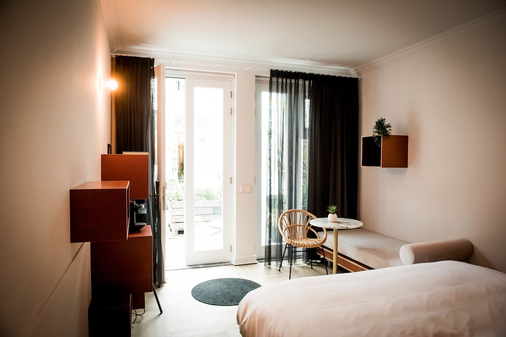Standard Double Room, 1 King Bed, Courtyard Area