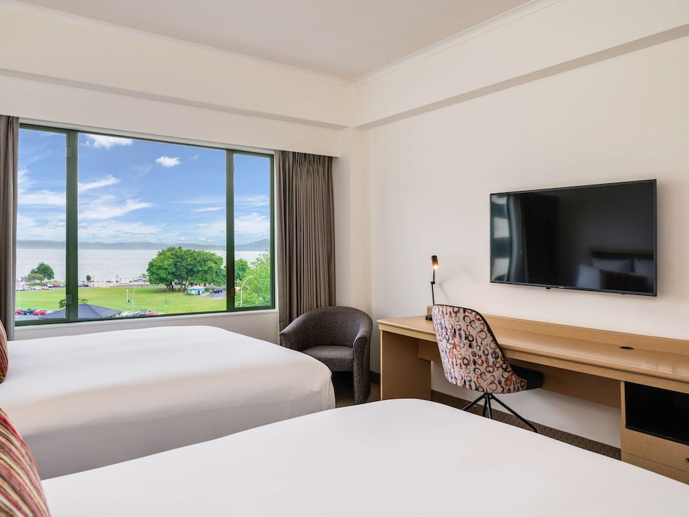 Twin Room, 2 Queen Beds, Lake View photo 3