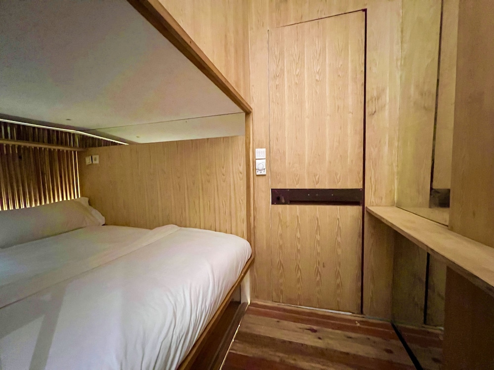Private Double Bedroom - Photo 6