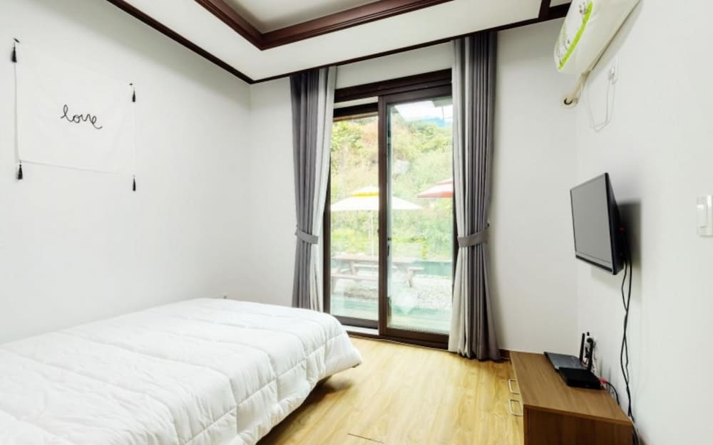 Room (103 (1st floor))