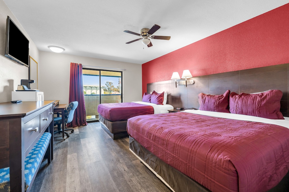 Standard Room, 2 Queen Beds, Balcony photo 3